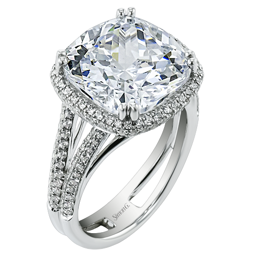 Engagement Ring in 18k Gold with Diamonds