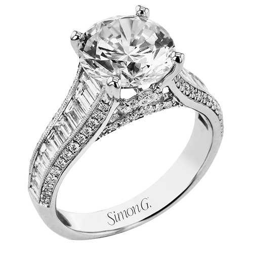Engagement Ring in 18k Gold with Diamonds