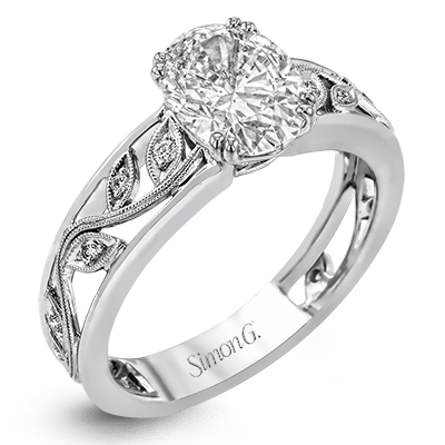 Engagement Ring in 18k Gold with Diamonds