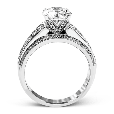 Engagement Ring in 18k Gold with Diamonds