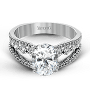 Engagement Ring in 18k Gold with Diamonds