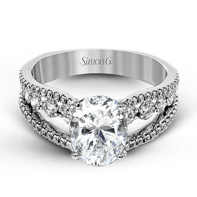 Engagement Ring in 18k Gold with Diamonds
