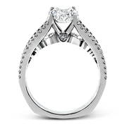 Engagement Ring in 18k Gold with Diamonds