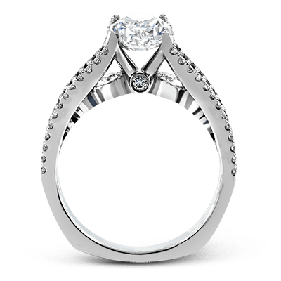Engagement Ring in 18k Gold with Diamonds