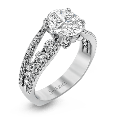 Engagement Ring in 18k Gold with Diamonds