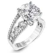Engagement Ring in 18k Gold with Diamonds