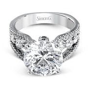 Engagement Ring in 18k Gold with Diamonds