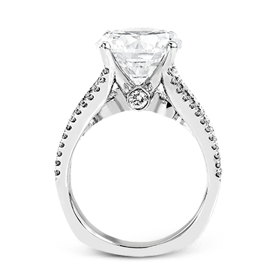 Engagement Ring in 18k Gold with Diamonds