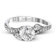 Engagement Ring in 18k Gold with Diamonds