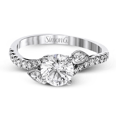 Engagement Ring in 18k Gold with Diamonds