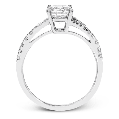 Engagement Ring in 18k Gold with Diamonds