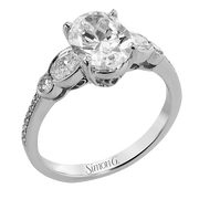 Engagement Ring in 18k Gold with Diamonds