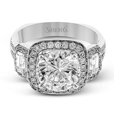Engagement Ring in 18k Gold with Diamonds