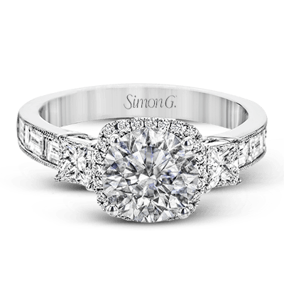 Engagement Ring in 18k Gold with Diamonds