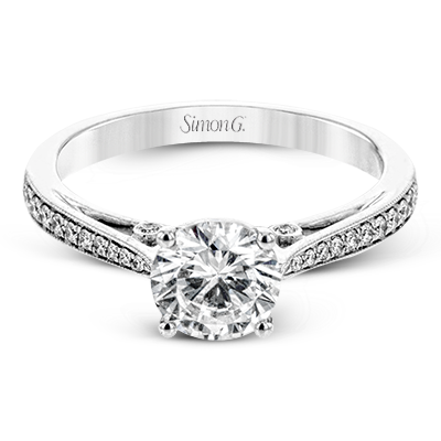 Engagement Ring in 18k Gold with Diamonds
