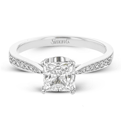 Engagement Ring in 18k Gold with Diamonds