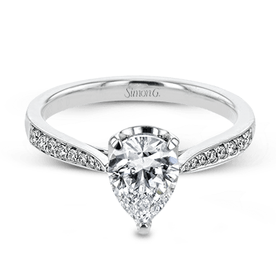 Engagement Ring in 18k Gold with Diamonds