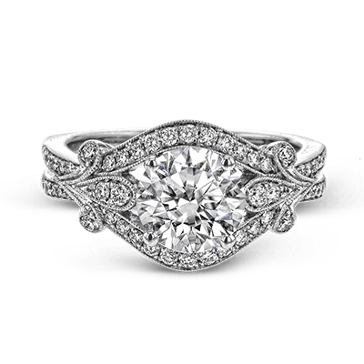 Engagement Ring in 18k Gold with Diamonds